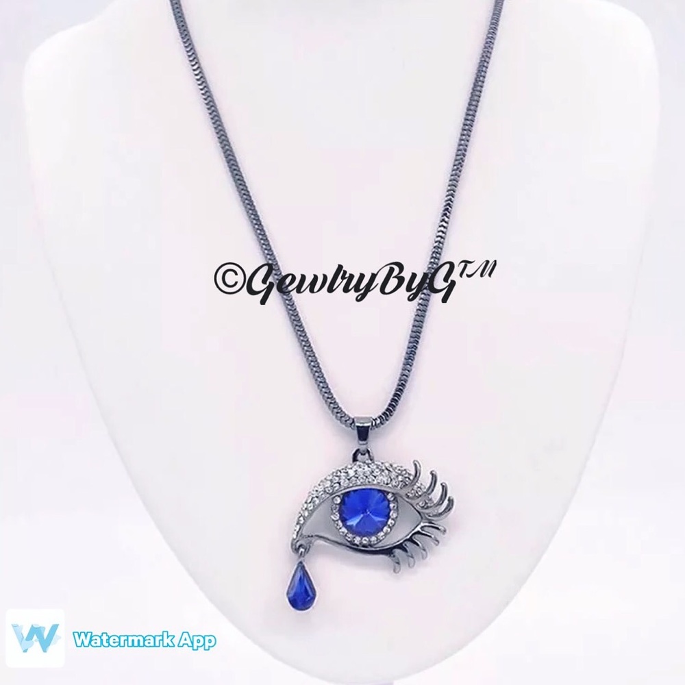 👁EVIL EYE Silver and BLUE Crystal Necklace!